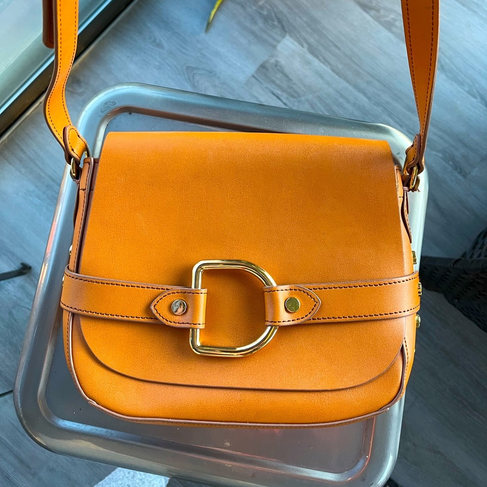 ✨Abercrombie & Fitch crossbody!✨